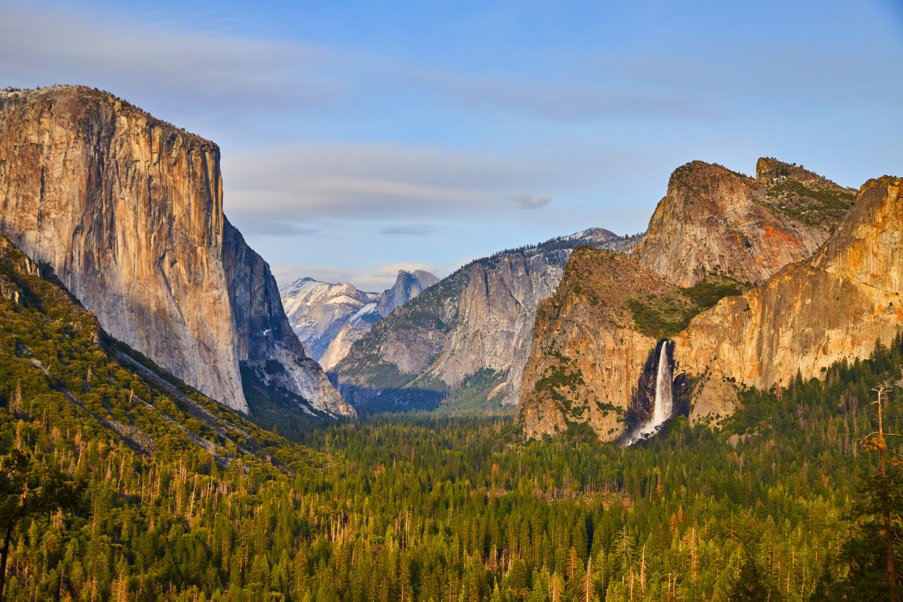 sunset-hits-iconic-valley-yosemite-from-tunnel-view